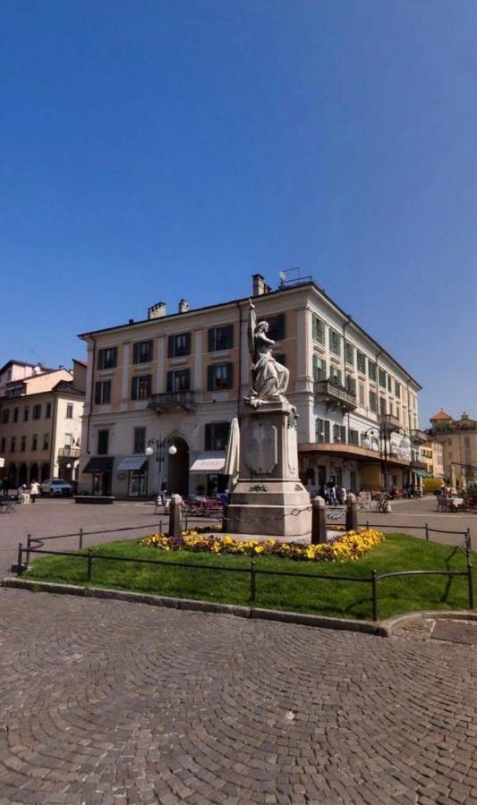 La finestra sul lago Intra Esterno foto